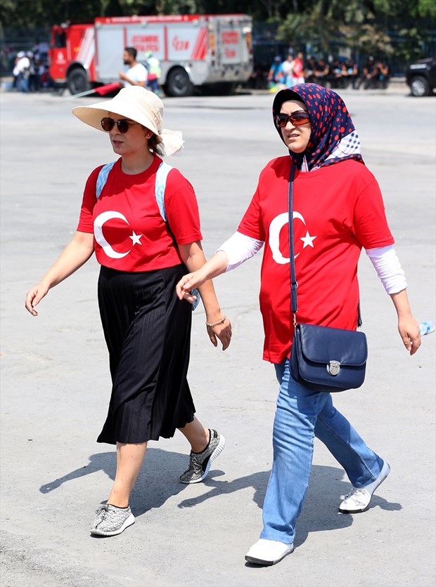 Twitter'dan demokrasi mitingi çağrısı
