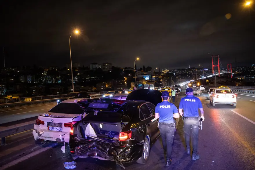 15 Temmuz Şehitler Köprüsü'nde zincirleme kaza: 7 araç birbirine girdi 1