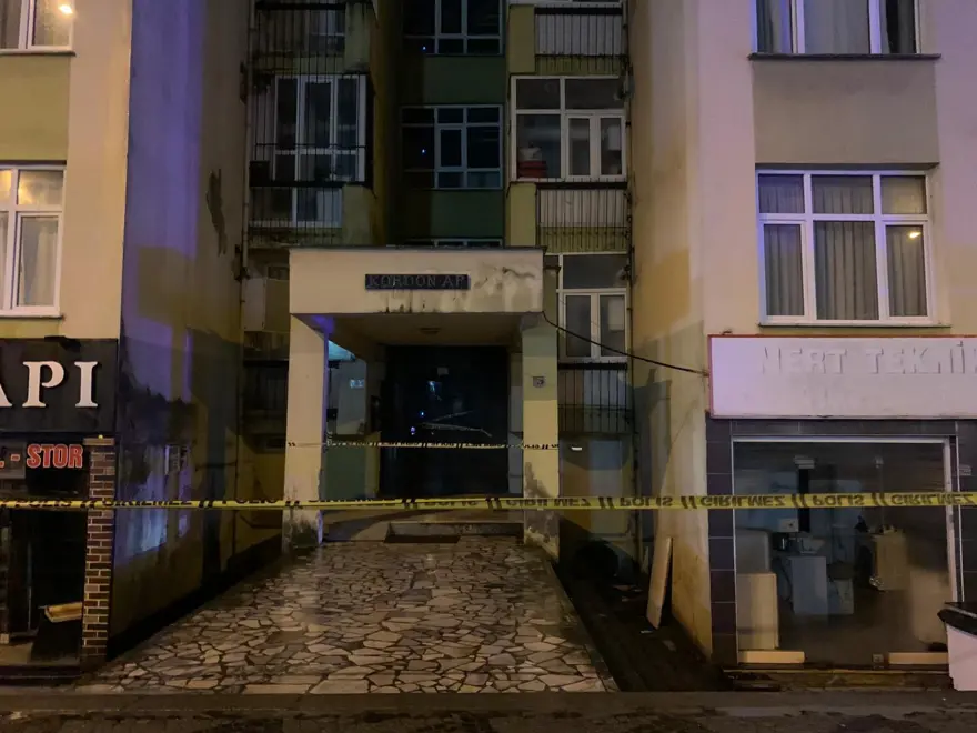 Rize'de fırtına: Dev dalgalar camları kırdı, 8 katlı apartman boşaltıldı 