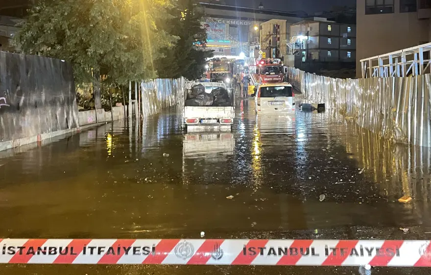 İstanbul'da sağanak hayatı olumsuz etkiledi 8