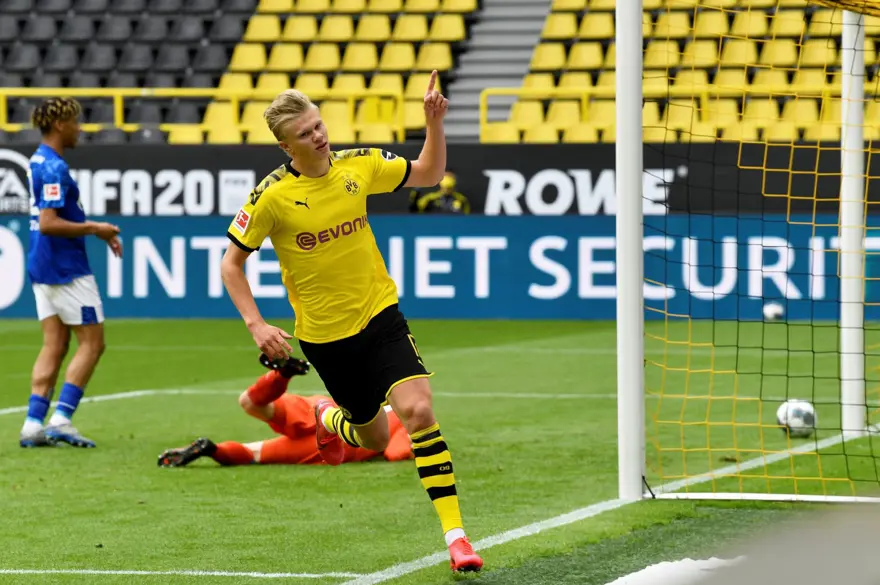 Sosyal mesafeli gol sevinci 1