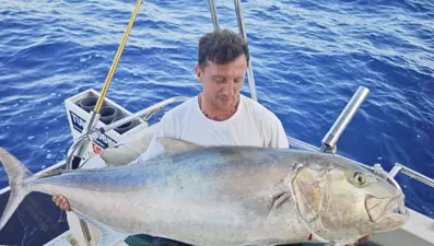 60 kiloluk balık yakaladılar: Gelirini kimsesiz çocuklara bağışladılar