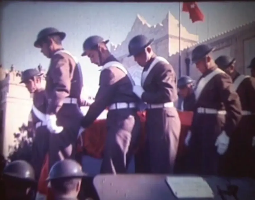 Atatürk’ün naaşının Anıtkabir’e naklinin renkli görüntüleriortaya çıktı 11 Atatürk’ün naaşının Anıtkabir’e naklinin renkli görüntüleriortaya çıktı 11