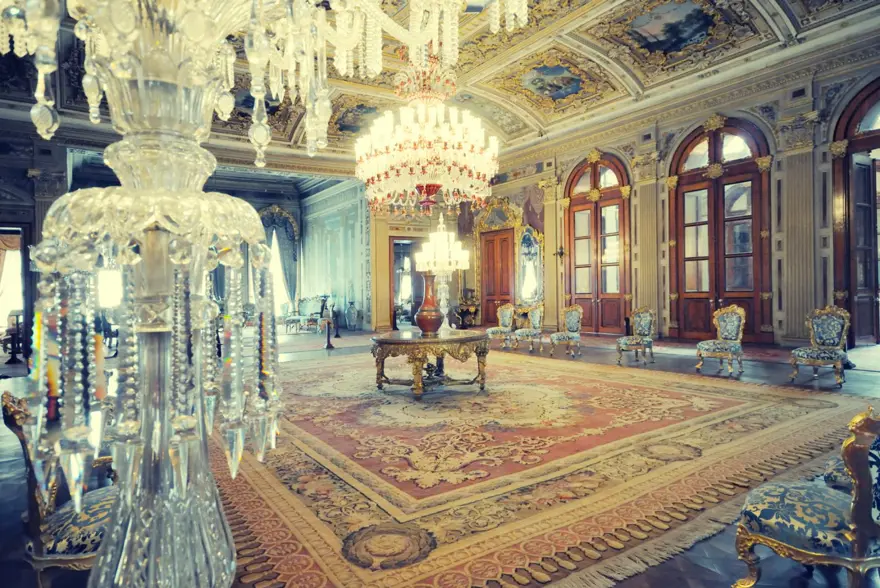 DOLMABAHÇE SARAYI'NIN BÖLÜMLERİ 3 DOLMABAHÇE SARAYI'NIN BÖLÜMLERİ 3