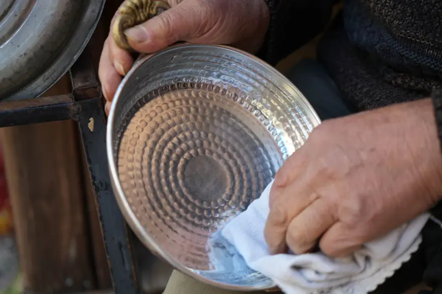 Zamana yenik düşen meslek: "O günleri mumla arıyoruz" 1