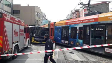 İstanbul'da tramvay İETT otobüsüne çarptı