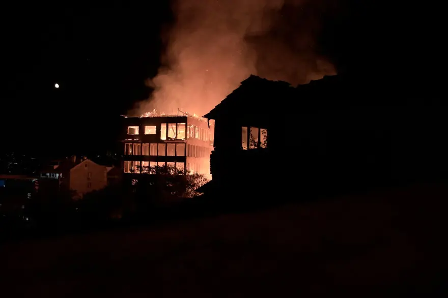 Bursa'da tarihi fabrikada korkutan yangın 27 Bursa'da tarihi fabrikada korkutan yangın 27