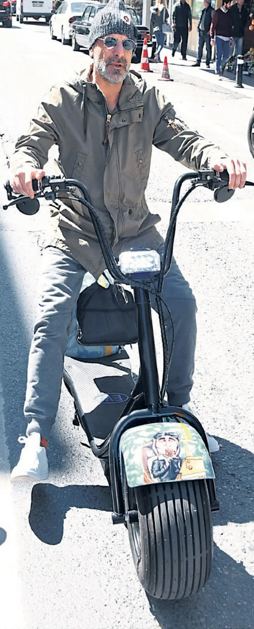 Ozan Güven'in bisikletine  polis kontrolü 