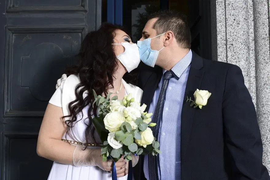 Avustralya’da Covid-19 ‘ilişki yönergeleri’ çıkarıldı: Öpüşmeyin, yenibiriyle tanışmayın 4