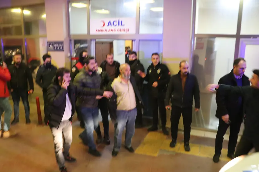 Hastane bahçesi savaş alanına döndü: 4 yaralı, 15 gözaltı 4