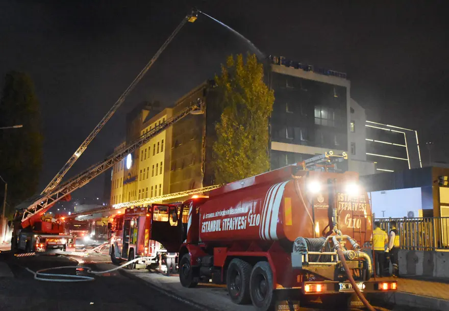 Haliç Üniversitesi'nde yangın 3 Haliç Üniversitesi'nde yangın 3