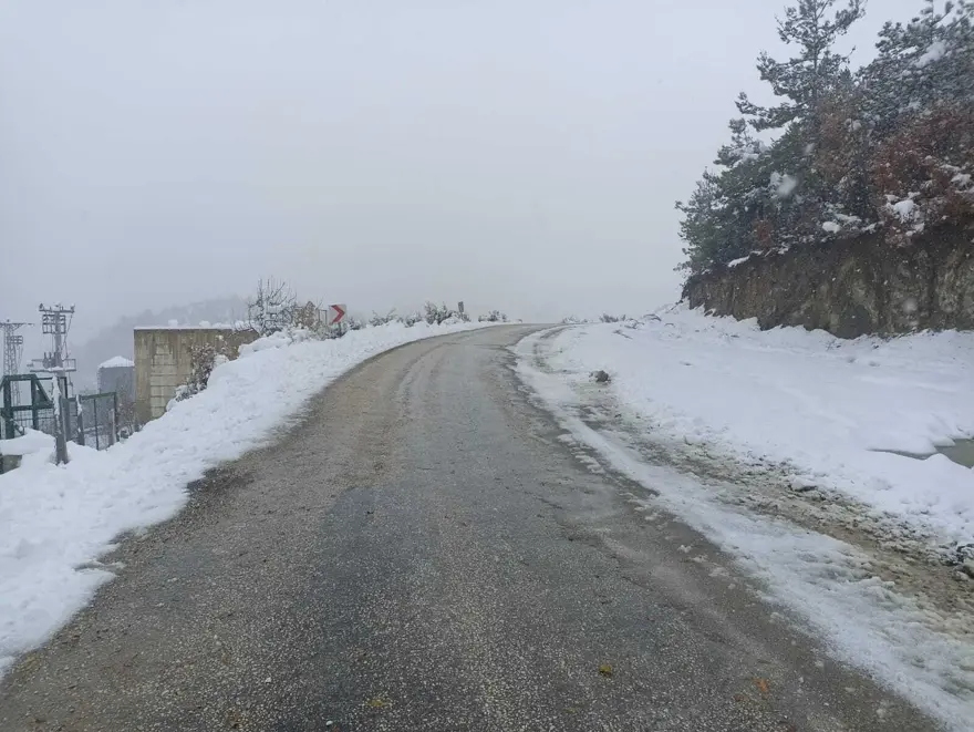 Kar kalınlığı 20 santimetreye ulaştı: "Sabah uyandığımızda her yer bembeyazdı" 3