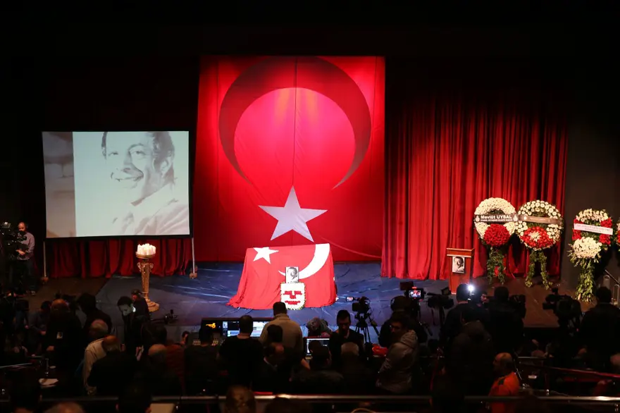 Münir Özkul son yolculuğuna uğurlandı 30 Münir Özkul son yolculuğuna uğurlandı 30