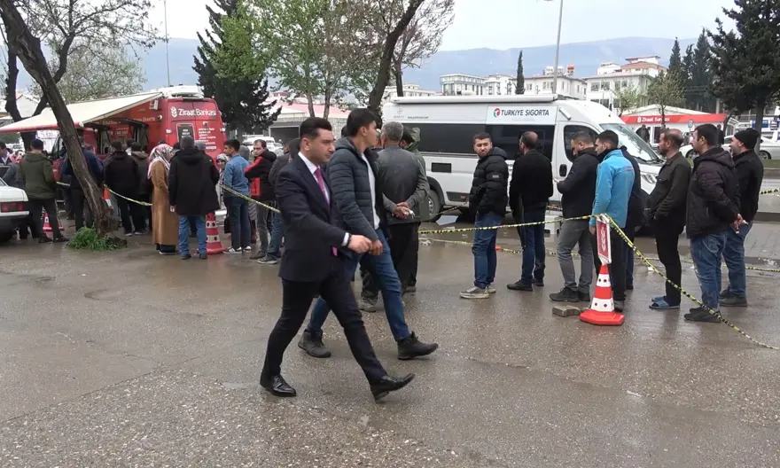 Kahramanmaraş'ta hayat konteynerlerde devam ediyor 