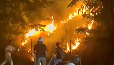 Meşaleli kutlama yangın çıkardı