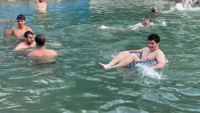 Bölge halkı tarafından ''Ava Sıpi'' diye biliniyor: Midyat'ın serinlik durağına ziyaretçi akını