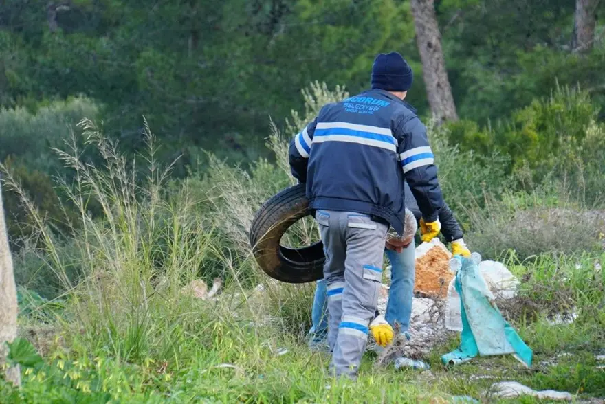 Bir günde 65 ton çöp (Bodrum ormanlarında temizlik) 6