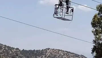 Elektrik direğinden düşen işçi öldü