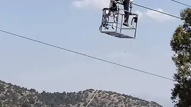 Elektrik direğinden düşen işçi öldü