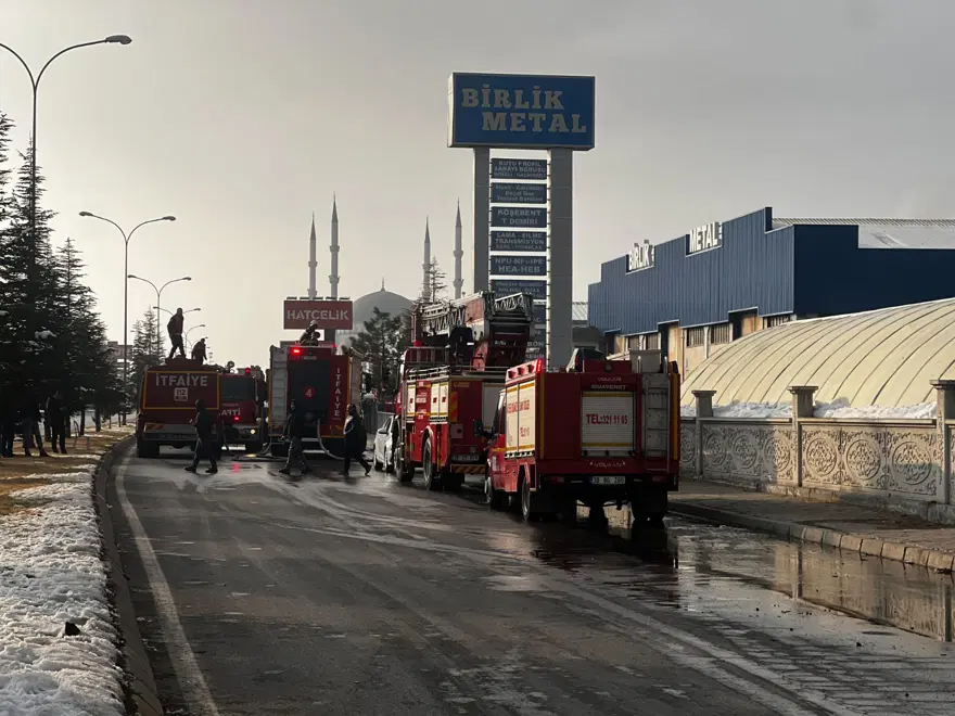 Kayseri'de mobilya fabrikasında yangın: 3 can kaybı 6