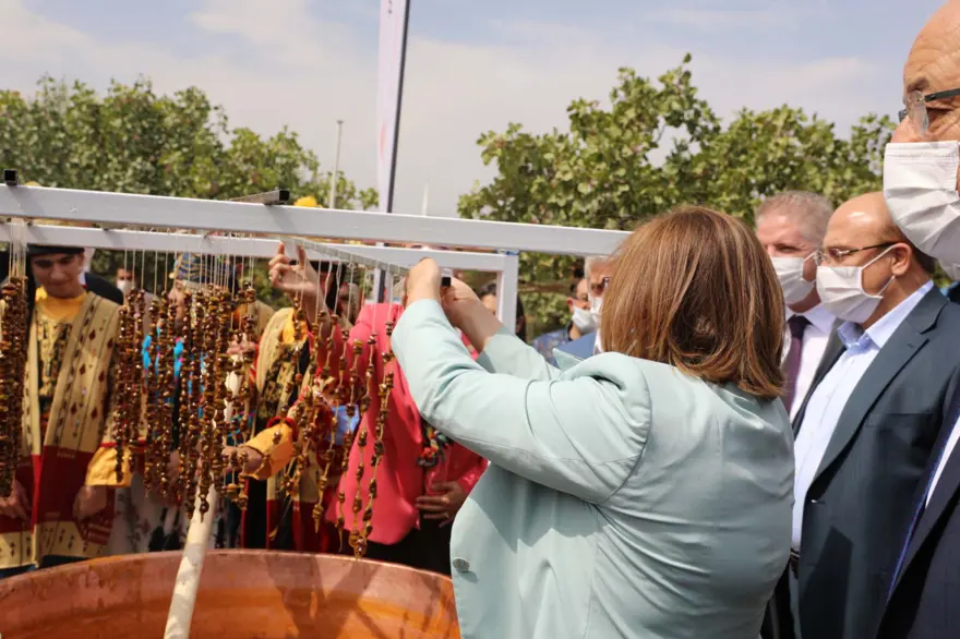 GastroAntep Festivali, fıstık hasadı ve şire yapımı ile başladı 18