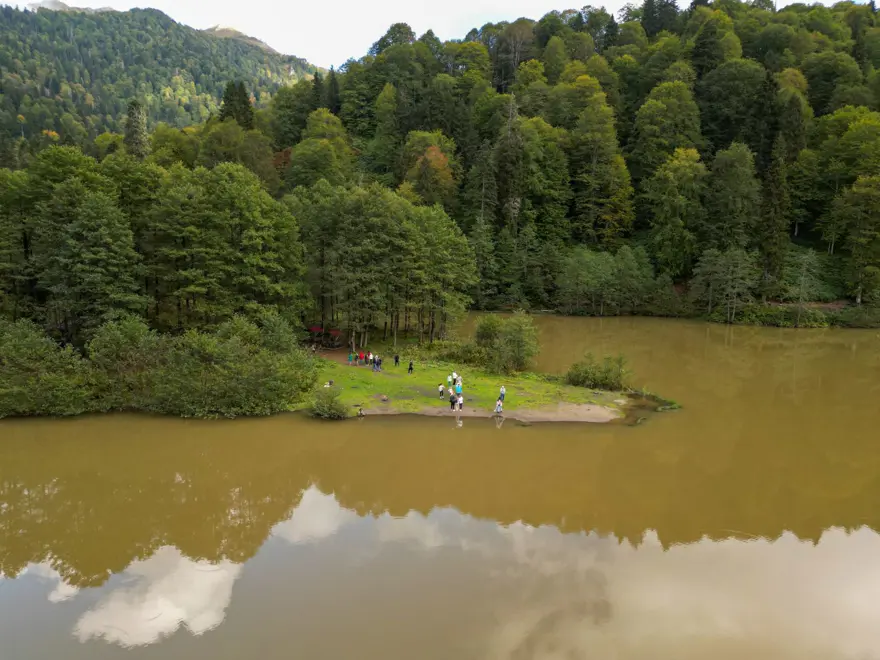 Doğa harikası Karagöl ziyaretçilerini bekliyor 6