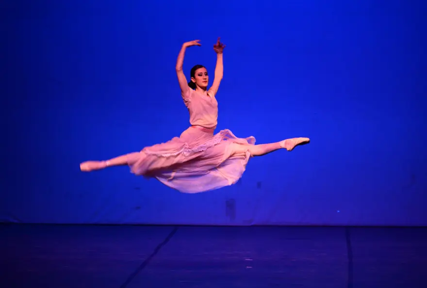 Balenin yıldızları yer çekimine meydan okudu Balenin yıldızları yer çekimine meydan okudu