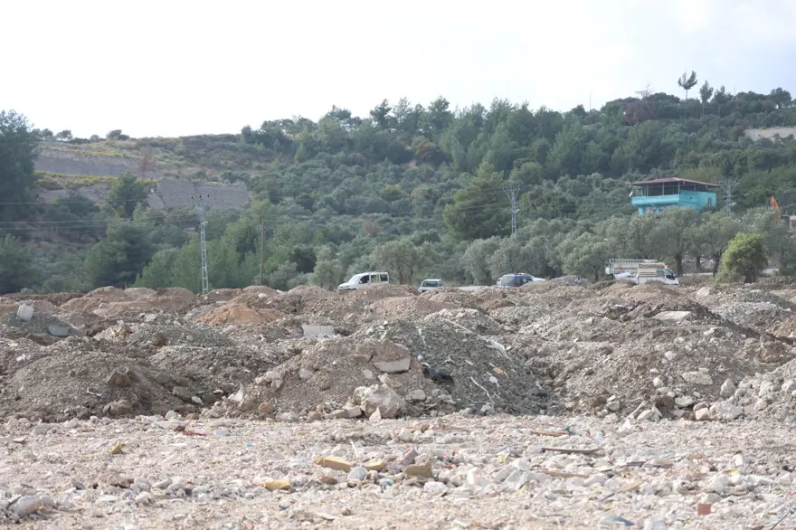 Hatay'da moloz dağları 4 Hatay'da moloz dağları 4