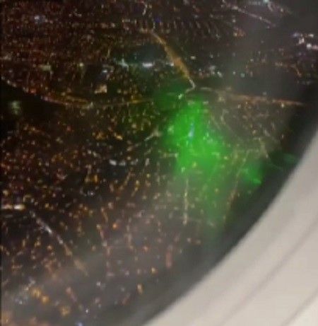 İzmir'de inişe hazırlanan uçağa lazer tutuldu