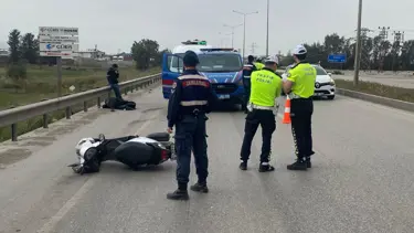 Adana'da bariyerlere çarpan motosikletin sürücüsü hayatını kaybetti