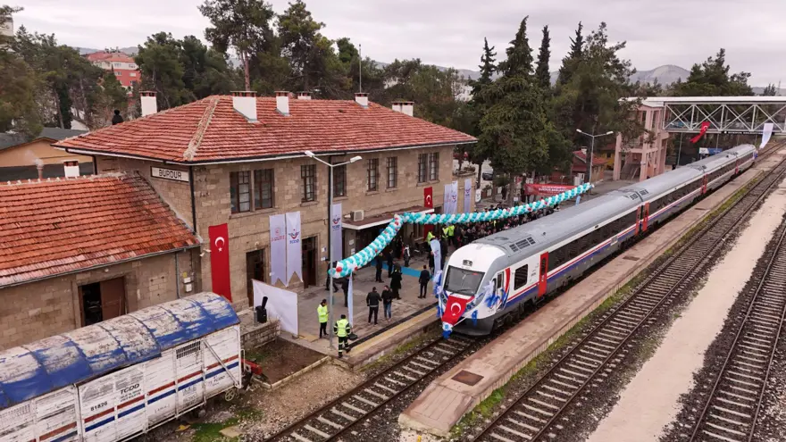 15 yıllık tren hasreti bitti: Burdur'da yolcu taşıma seferleri Güller Ekspresi'yle başladı 3
