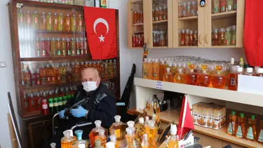 50 yıldır biriktirdiği kolonyaları dağıtacak