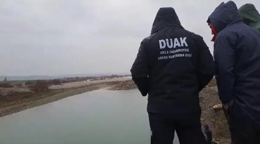 Kayıp çiftçiden bir iz daha: Dün telefonu bulunmuştu, bugünşalvarı bulundu 2 Kayıp çiftçiden bir iz daha: Dün telefonu bulunmuştu, bugünşalvarı bulundu 2