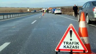 Erzincan’da bariyere çarpan otomobilde 6 kişi yaralandı