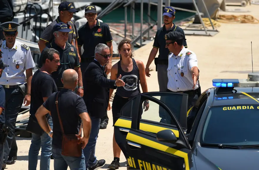 Ünlü yazar Mario Vargas'tan Carola Rackete çağrısı: Nobel Barış Ödülü verilsin 5