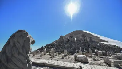 Kralların ve tanrıların tahtı Nemrut'ta mevsimlere yolculuk