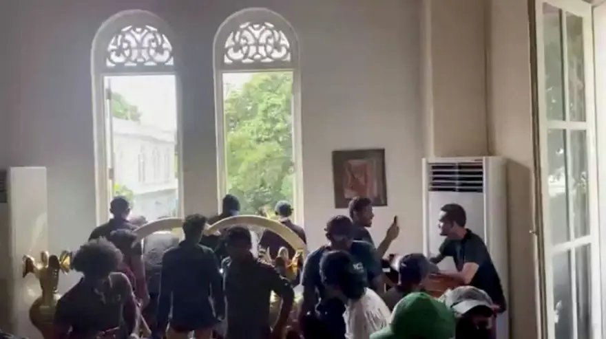 Sri Lanka'da son durum: Başbakan ve Devlet Başkanı'ndan istifa kararı 8 Sri Lanka'da son durum: Başbakan ve Devlet Başkanı'ndan istifa kararı 8