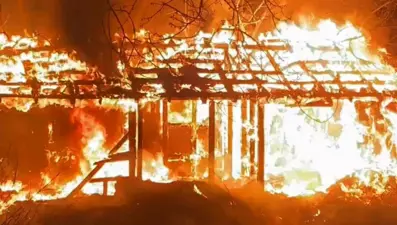 Sakarya'da korkutan yangın: Baraka alev topuna döndü