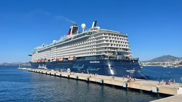 Dev kruvaziyer 2 bin 772 yolcuyla Bodrum'a geldi