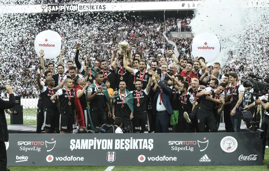 Şampiyon Beşiktaş kupasına kavuştu 4