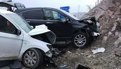 Pütürge Kaymakamı Savar trafik kazası geçirdi: 2 kişi öldü, 6 kişi yaralandı