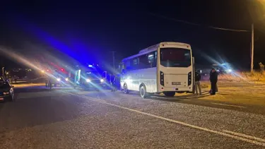 Kütahya'da işçi servisi ile hafif ticari araç çarpıştı: 10 yaralı