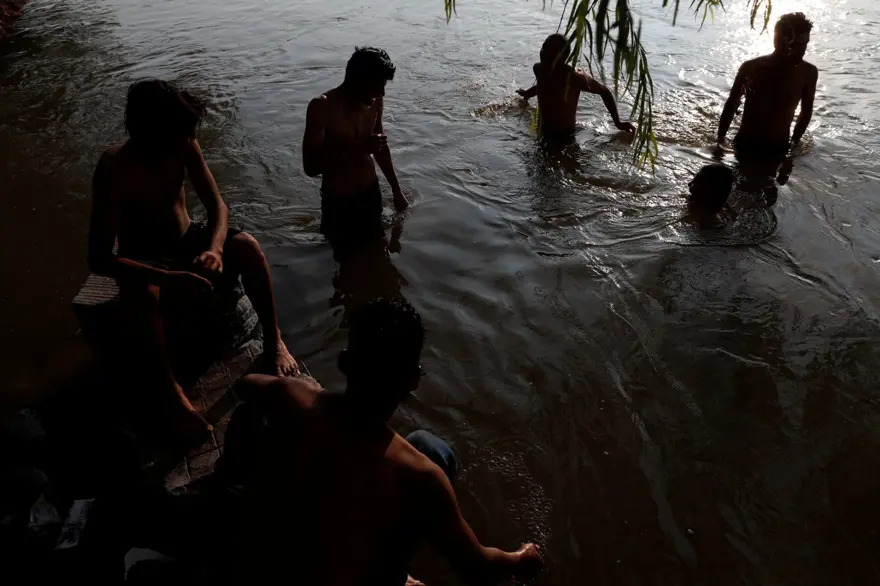 ABD yolundaki göçmenler Meksika'nın çalışma izni teklifini reddetti 12
