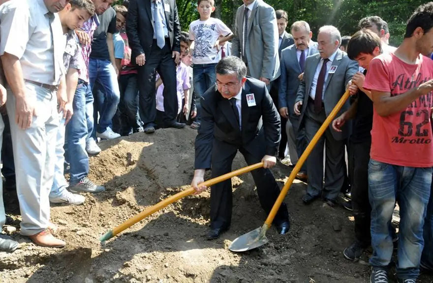 Türkiye şehitlerini uğurluyor 23