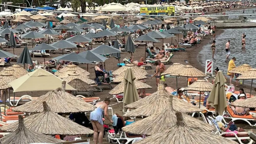 Okullar açıldı, plajlar turistlere kaldı 1