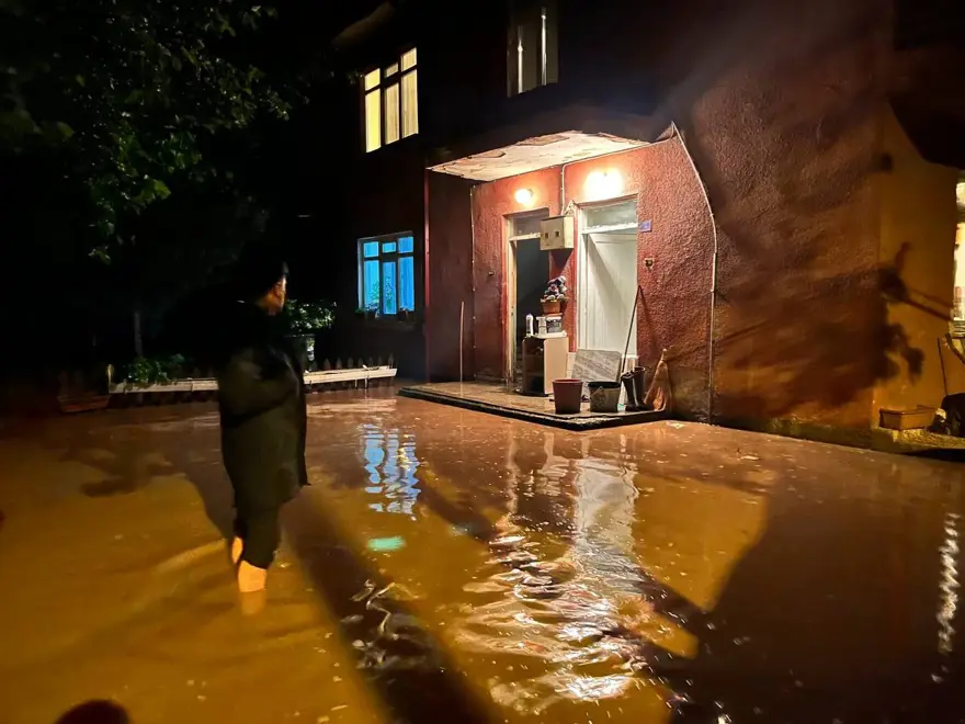 Batı Karadeniz'i yine sel vurdu 6