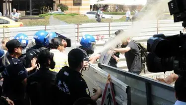 Gezi Parkı'ndaki nöbete biber gazı