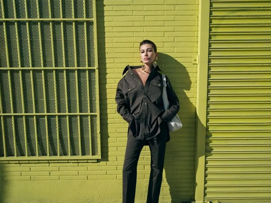 Anne olmaya hazırlanan Hailey Bieber, Fransız moda devi için poz verdi 3