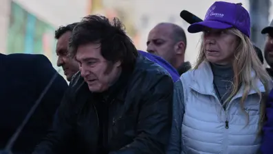 Arjantin Devlet Başkanı Javier Milei'ye taşlı saldırı