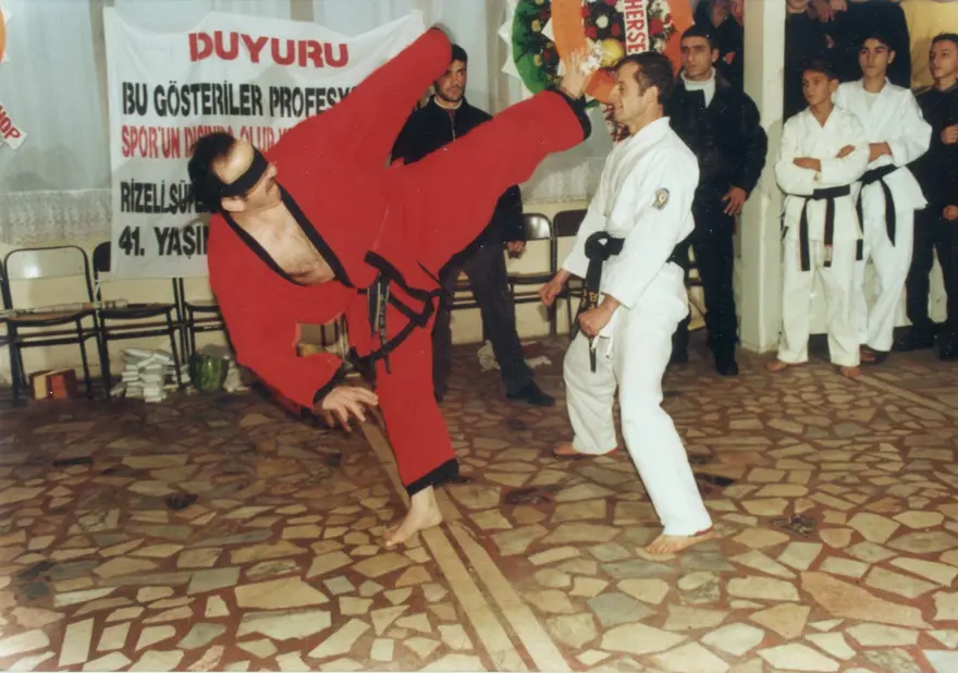 Güç gösterileri ustası karateci, kanserden kolunu kaybetti 11 Güç gösterileri ustası karateci, kanserden kolunu kaybetti 11